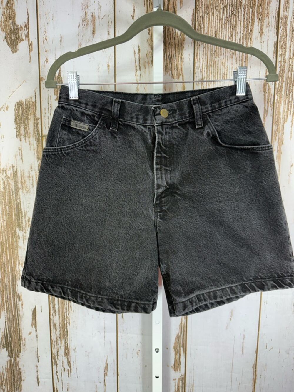 Wrangler Vintage Blackstone Washed Black High-Rise Jean Shorts. Size 6.